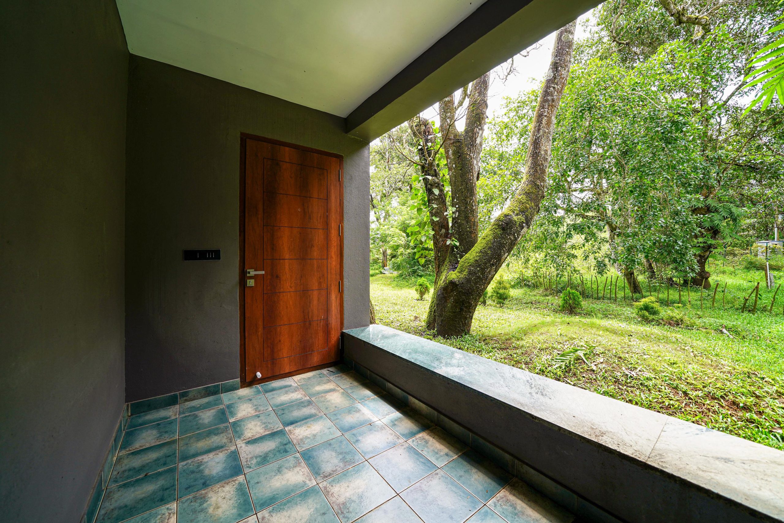 Lake view room Sitting area (1)