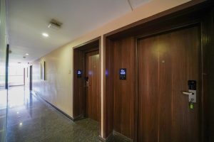 Room entrance (2)