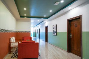 Room entrance (3)