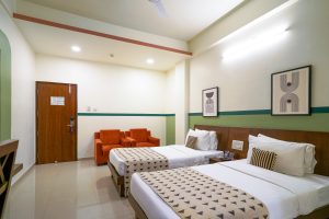 Standard Twin room (3)