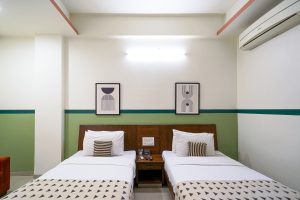 Standard Twin room (5)