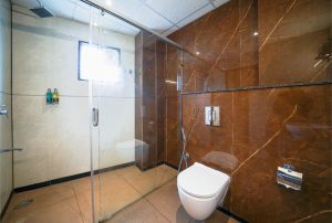 Standard room restroom (4)