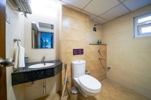 Suite room Restroom (1)