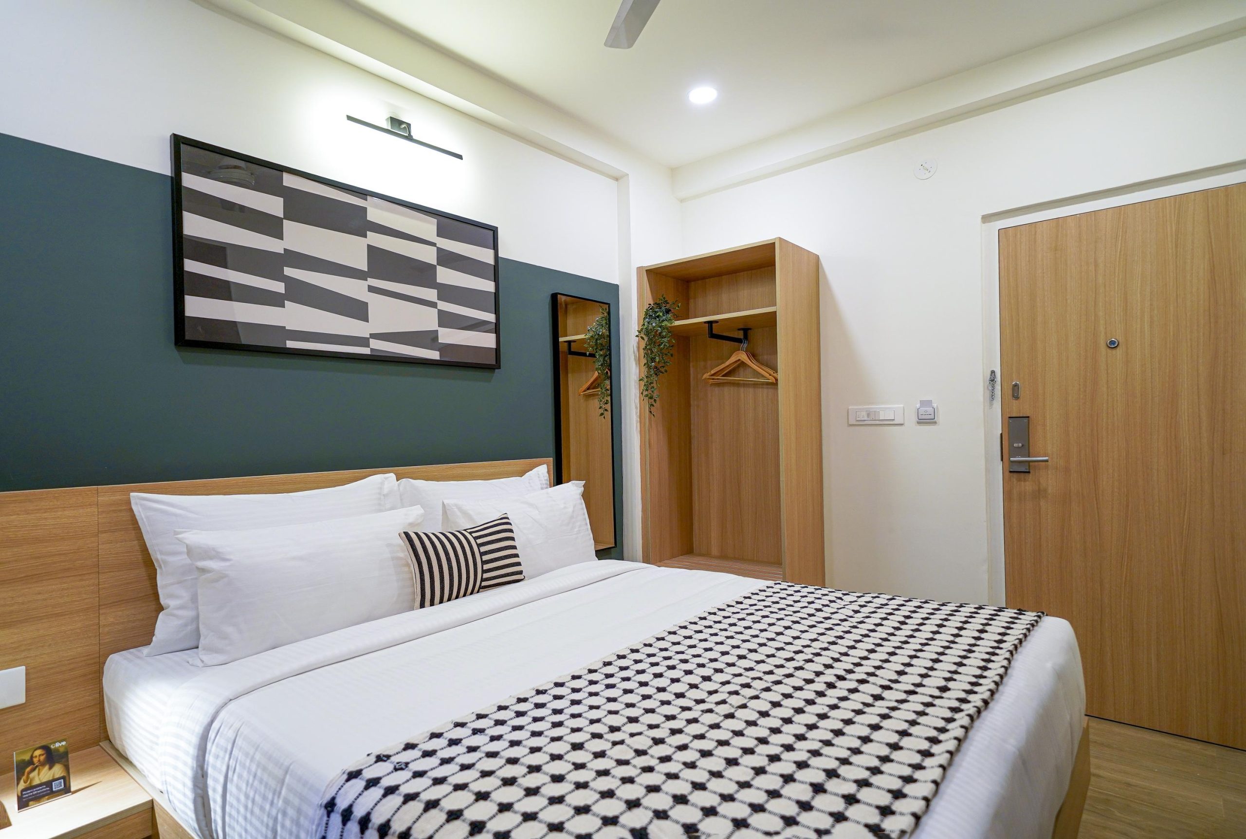 Basic room-4-hoodi