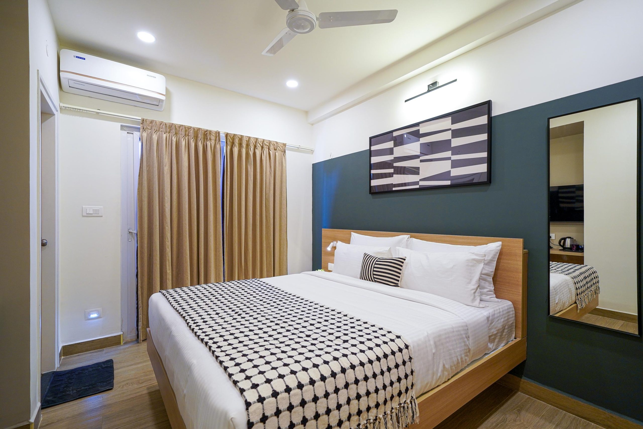 Basic room-hoodi
