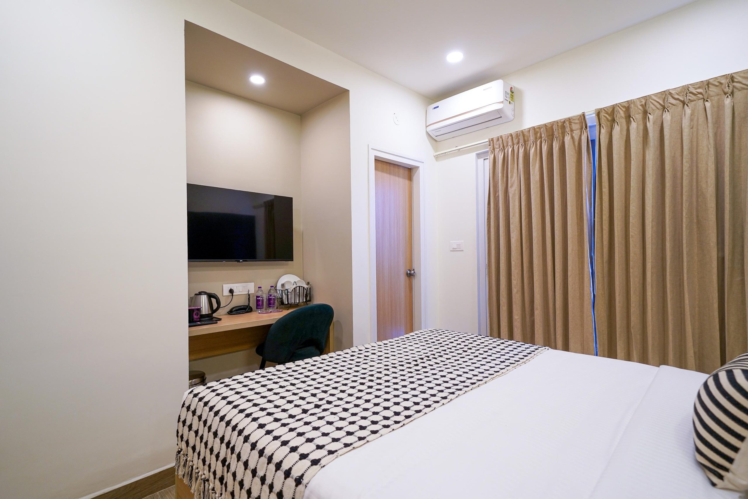 Basic room6hoodi