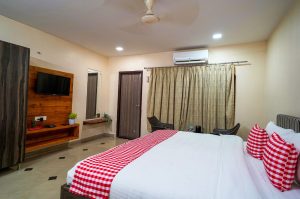 Deluxe King room (2)