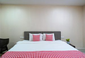 Deluxe King room (4)