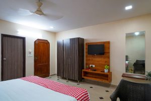 Deluxe King room (6)
