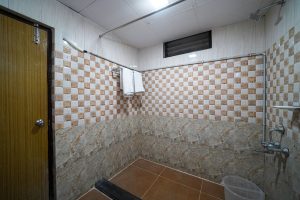 Deluxe Twin room restroom (2)