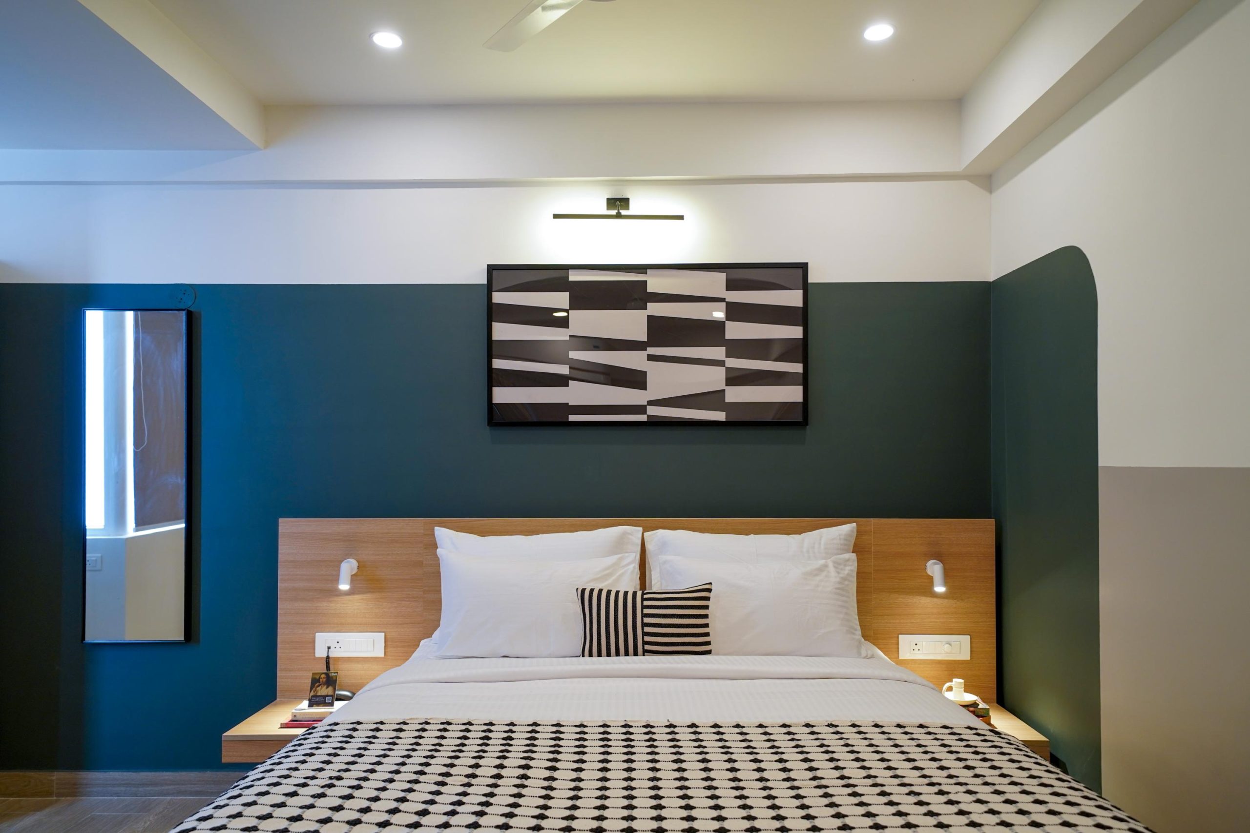 Deluxe suite room -hoodi (2)