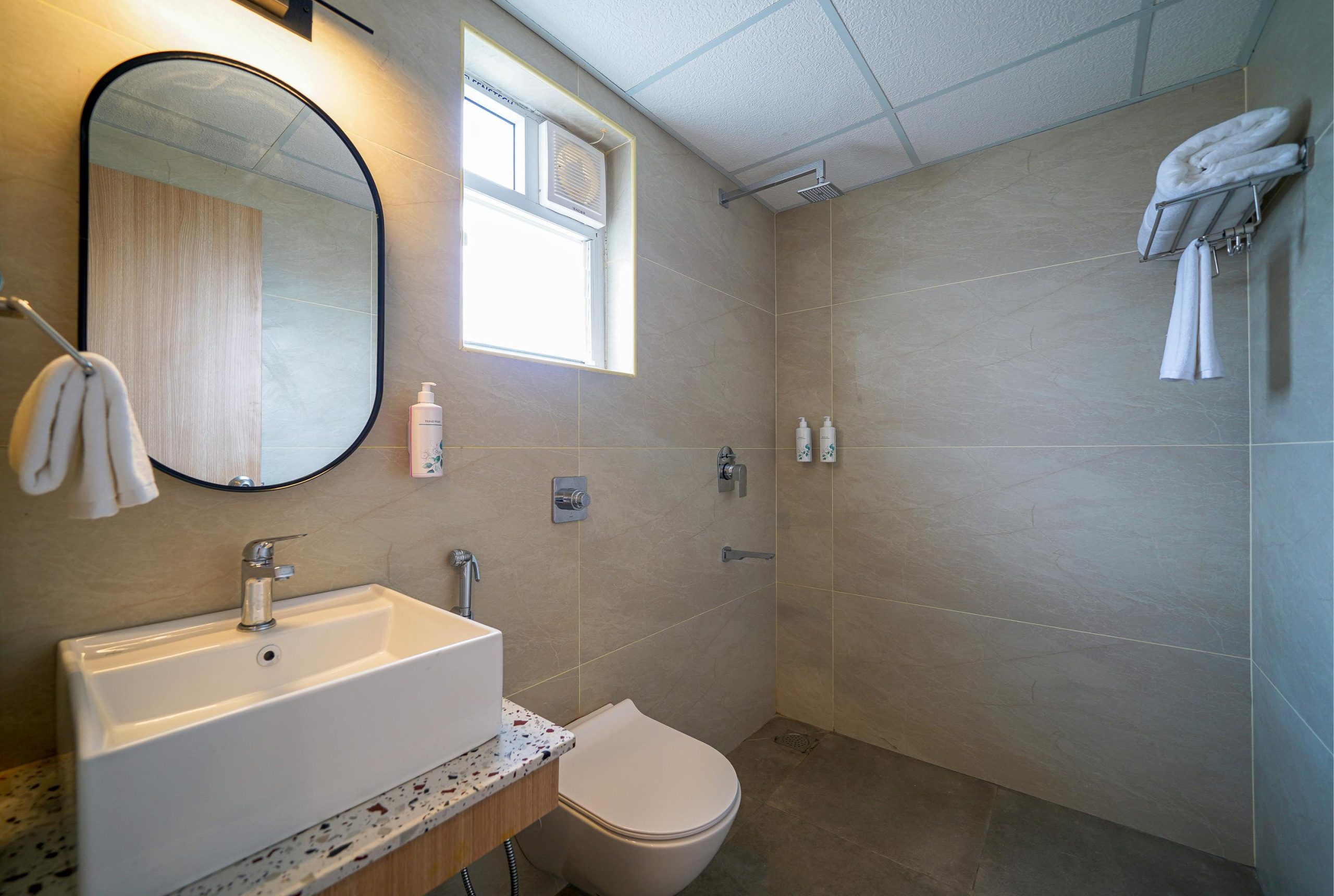 Executive Suite restroom-1-hoodi