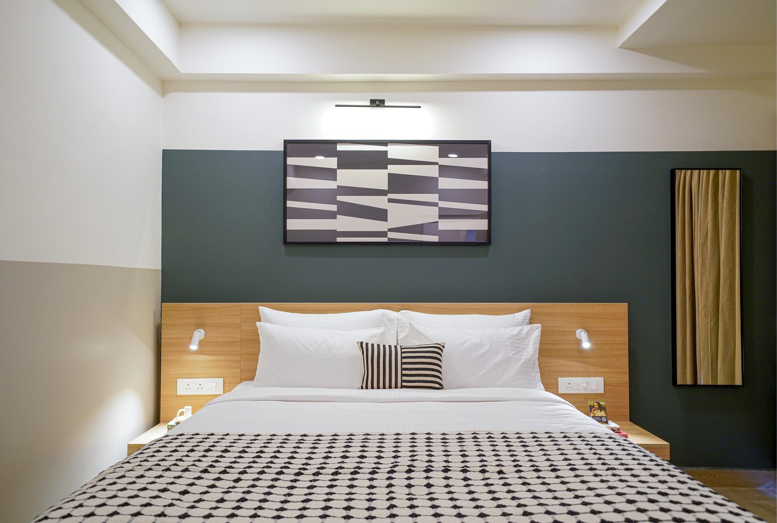 Executive Suite room1-hoodi