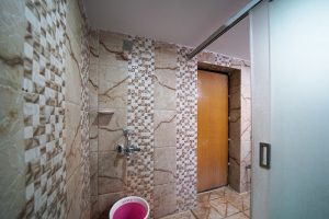 Family Quad room Restroom (3)