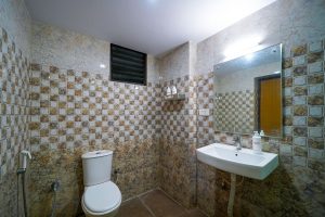 Family Triple room Restroom (3)