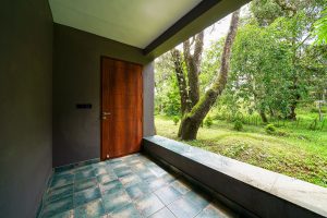 Lake view room Sitting area (1)