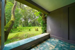 Lake view room Sitting area (2)