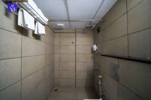 Standard room restroom (2)