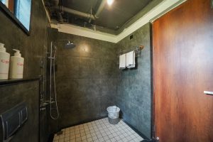Stream view room Restroom (2)