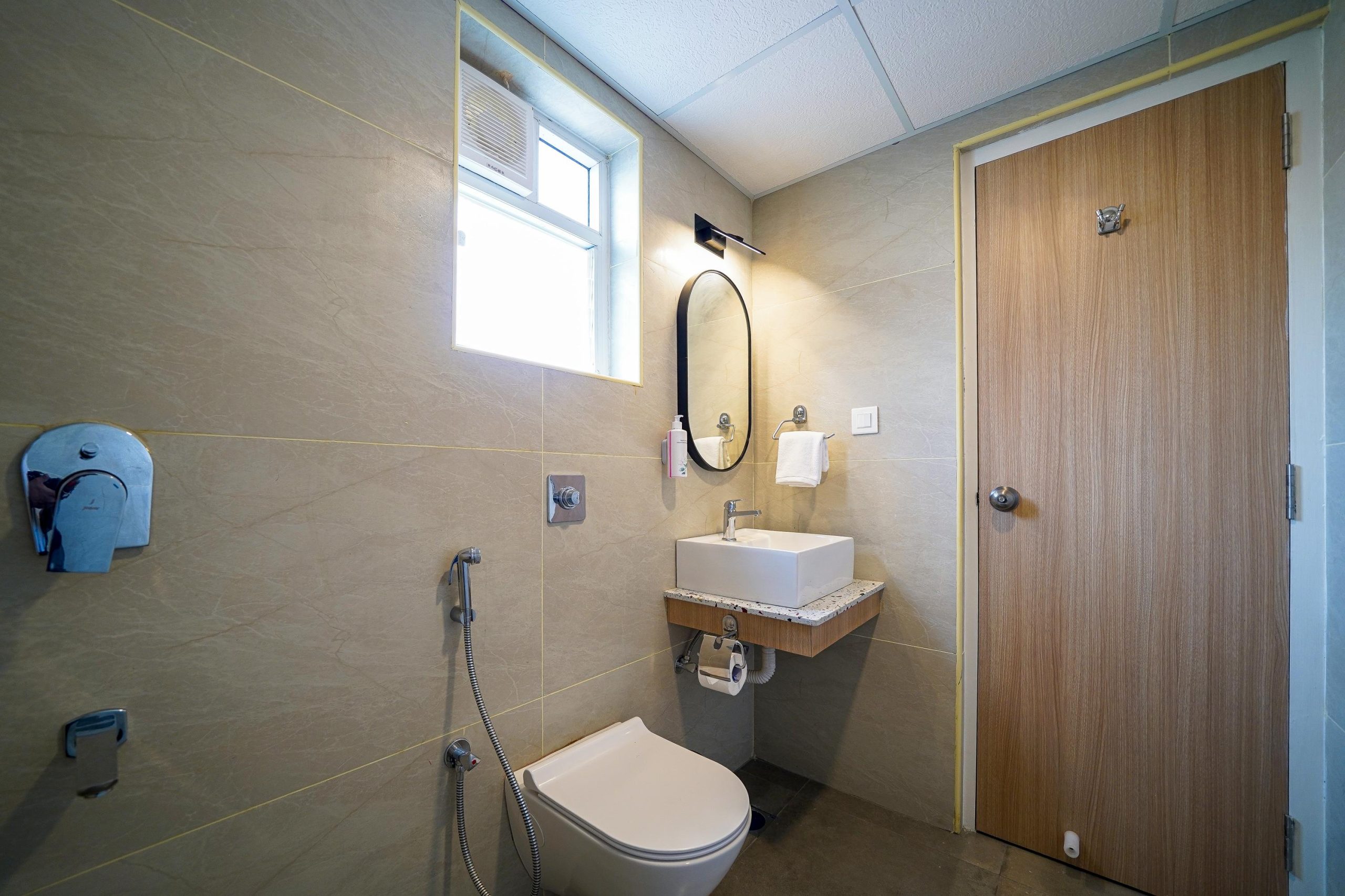 Superior room restroom (1)