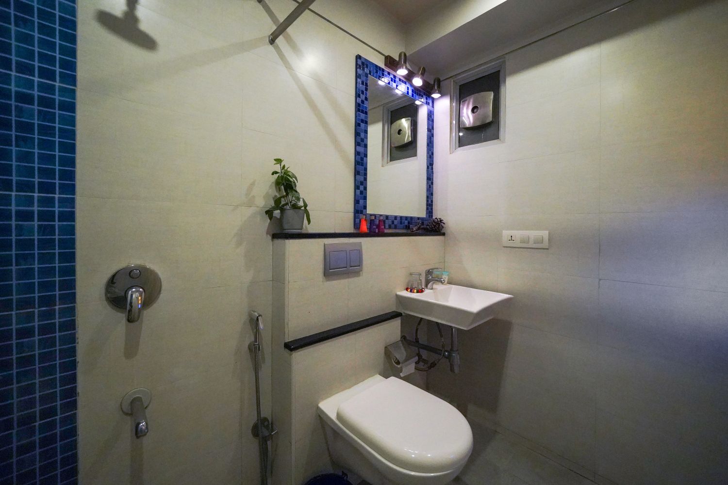 Deluxe room Restroom (7)