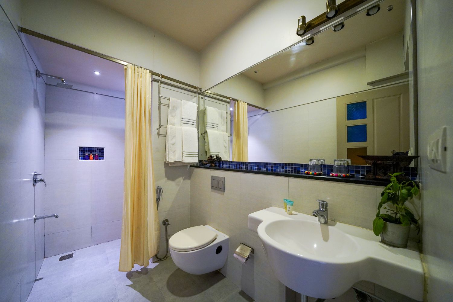 Executive room Restroom 8