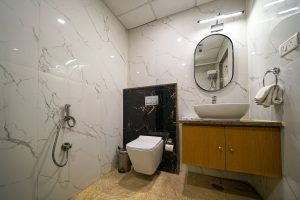 Standard room restroom (3)