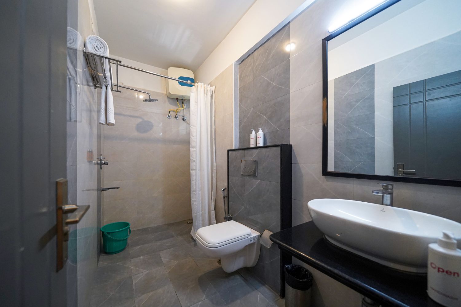 Suite room Restroom (9)