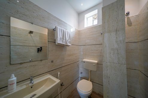 Compact Restroom (4)