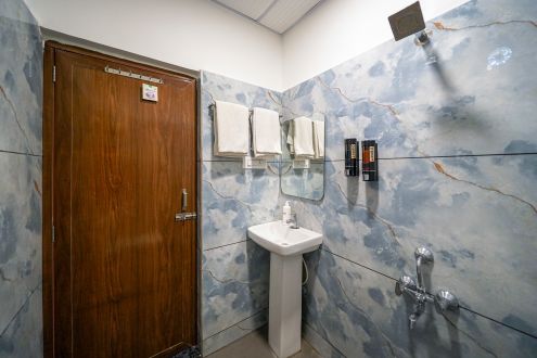 Deluxe room 2nd floor Restroom (5)