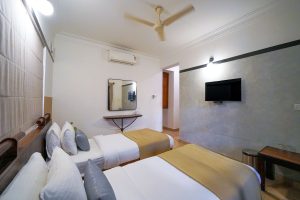 Standard Twin room (5)