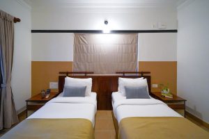 Standard Twin room (6)