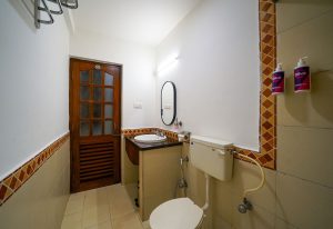 Standard Twin room (9)