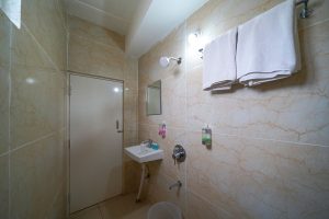Premium room Restroom (2)