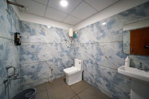 Quadruple Family room Restroom (5)