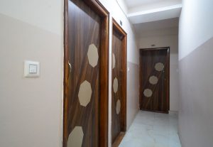 Room entrance (1)