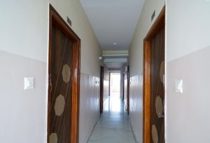 Room entrance (3)