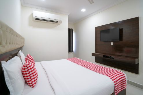 Standard King room (3)