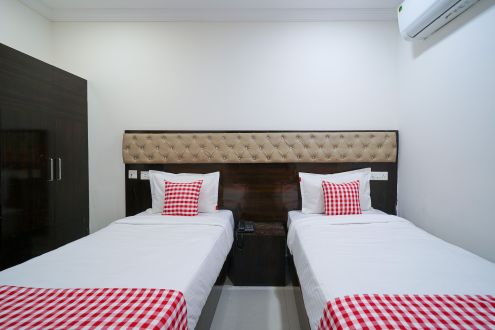 Standard Twin room (2)