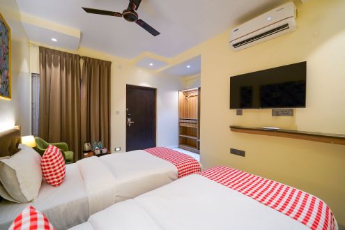 Standard Twin room (5)