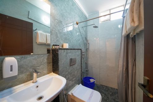 Standard Twin room (6)