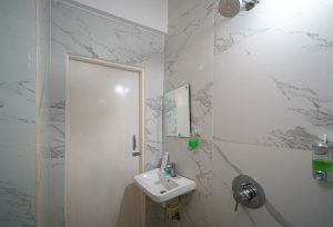 Suprior room Restroom (1)