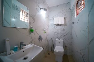 Suprior room Restroom (2)