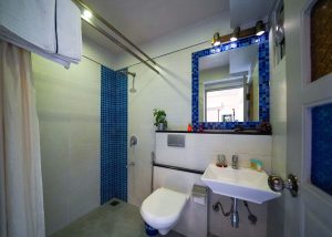 Deluxe room Restroom (6)