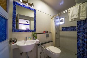 King Studio Twin bed Restroom (1)