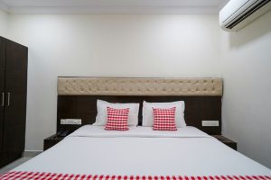 Standard King room (2)