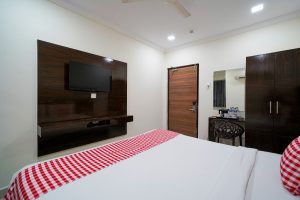 Standard King room (5)