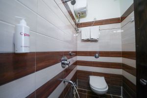 Standard King room (6)