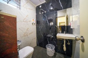 Standard room Restroom (7)