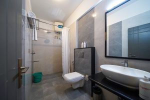 Suite room Restroom (9)